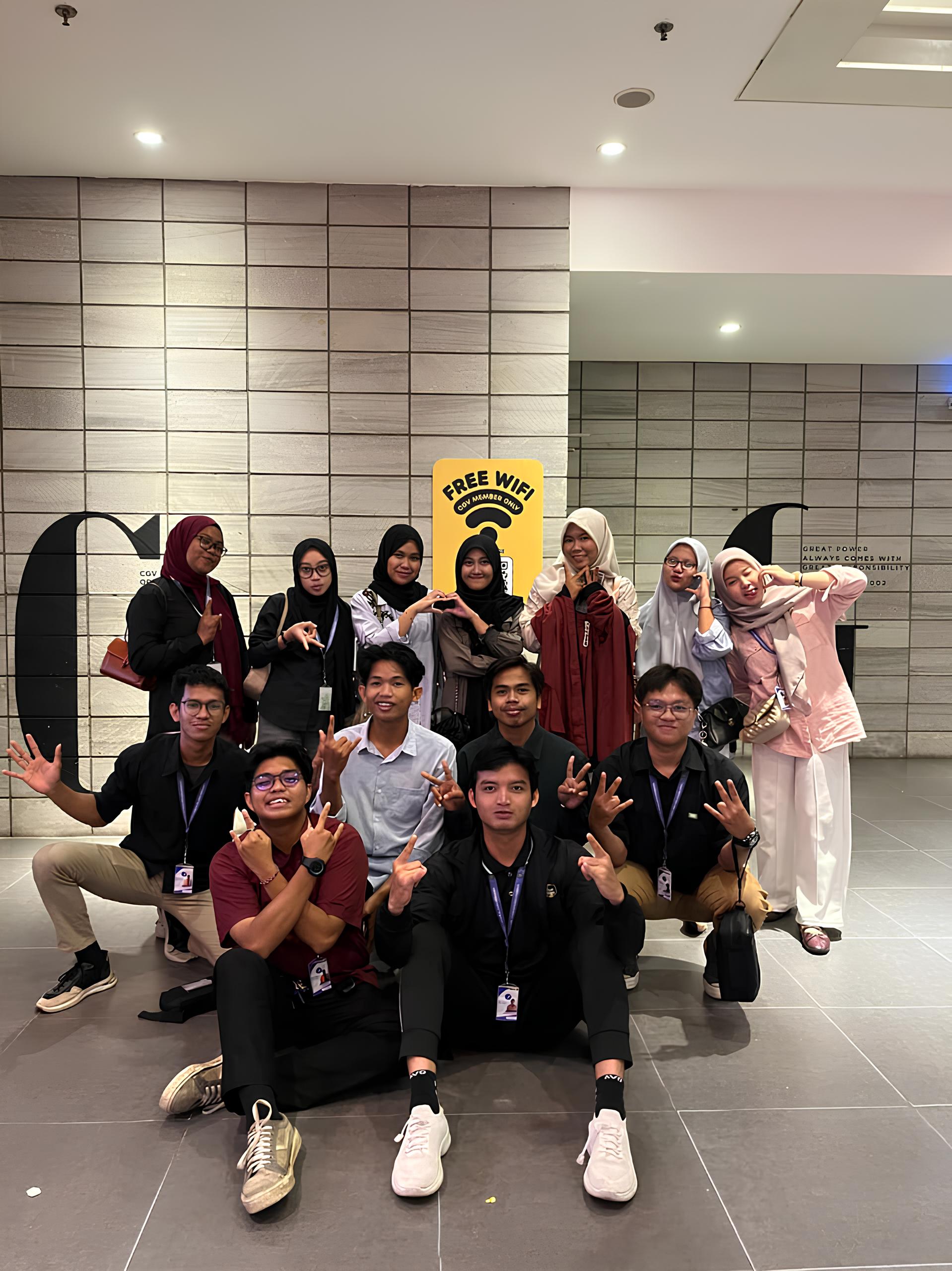 Kegiatan Nonton bersama siswa