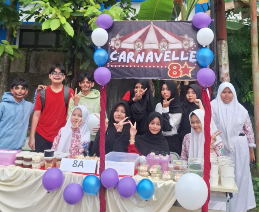 Perayaan HUT Spanla: Bazar Kelas 8