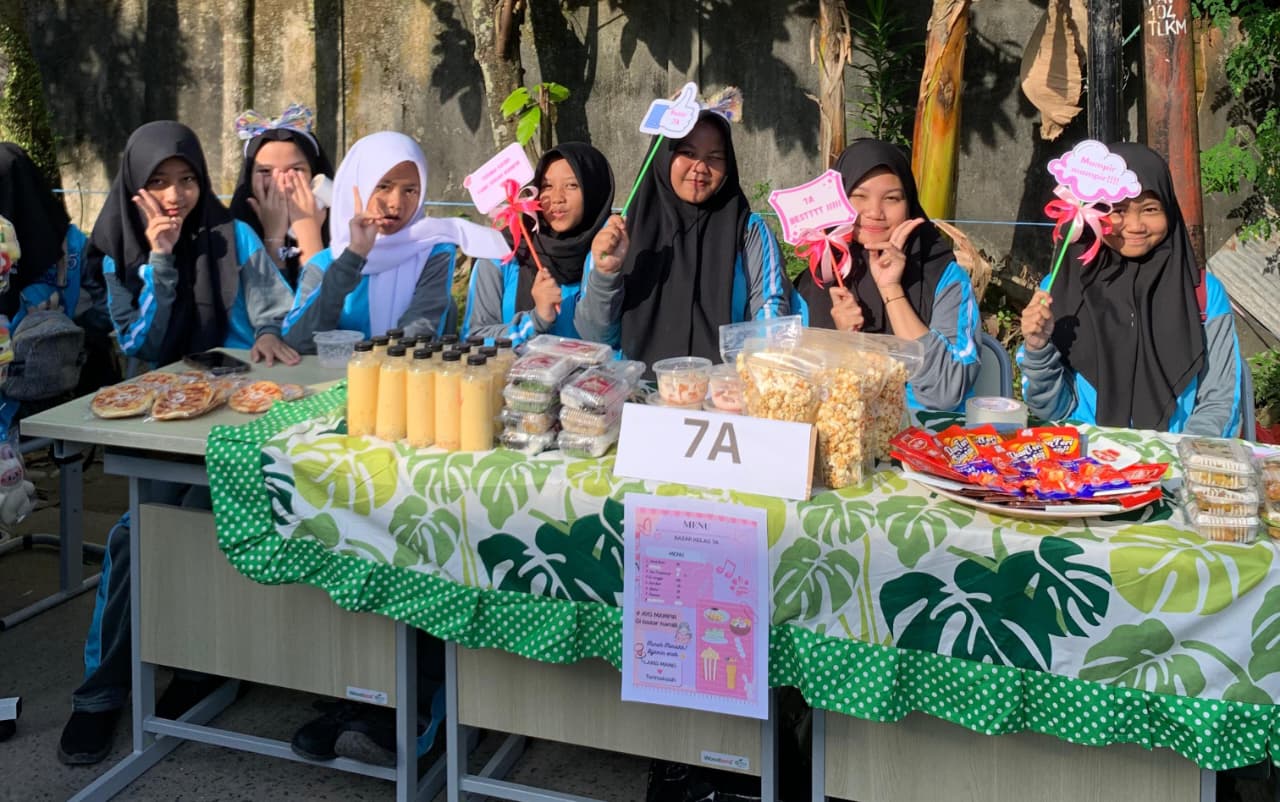 Perayaan HUT Spanla: Bazar Kelas 7