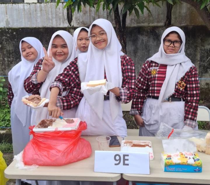 Perayaan HUT Spanla: Bazar Kelas 9