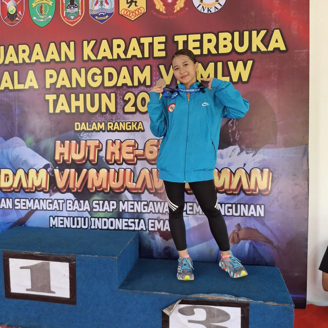 juara 3 (perunggu) Kata perorangan putri dalam Kejuaraan Karate Terbuka Piala Pangdam VI Mulawarman se-Kalimantan Timur 2025