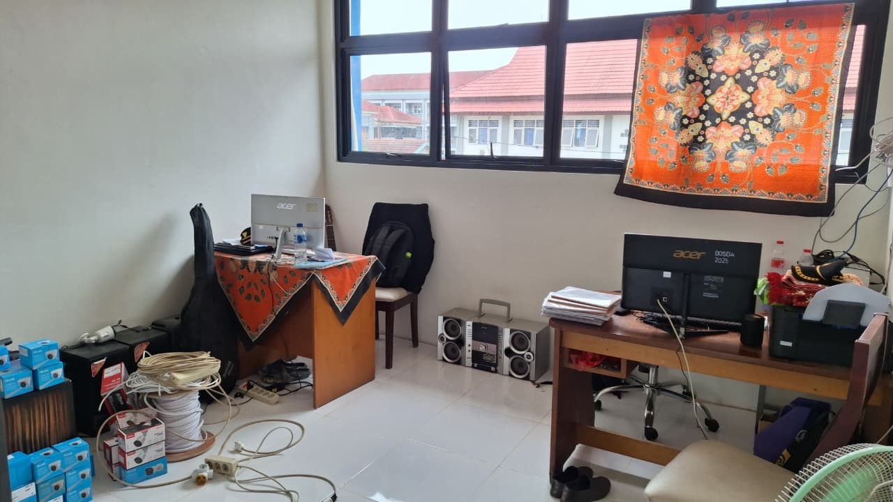 Ruang Waka Sarana & Prasarana (Sarpras) dan Operator