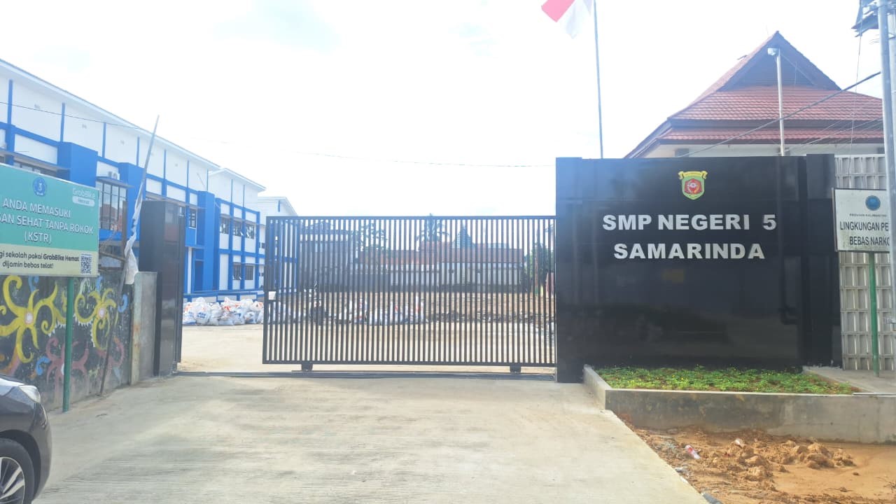 Gerbang Depan SMP Negeri 5 Samarinda