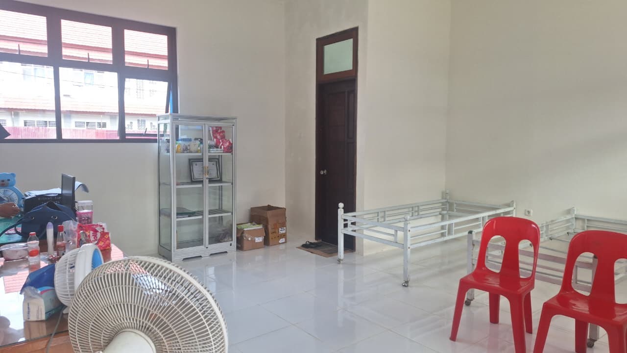 Ruang Usaha Kesehatan Sekolah (UKS)